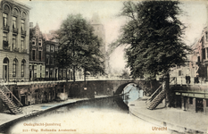 1337 Gezicht op de Oudegracht Weerdzijde te Utrecht.